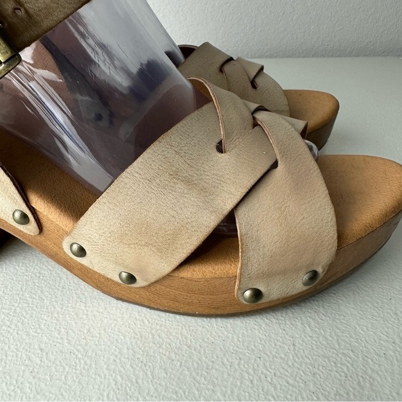 Korks Kork-Ease Beige Tan Vegan Leather Desiree Stud Block Heel Sandals Size 10 - Picture 3 of 8